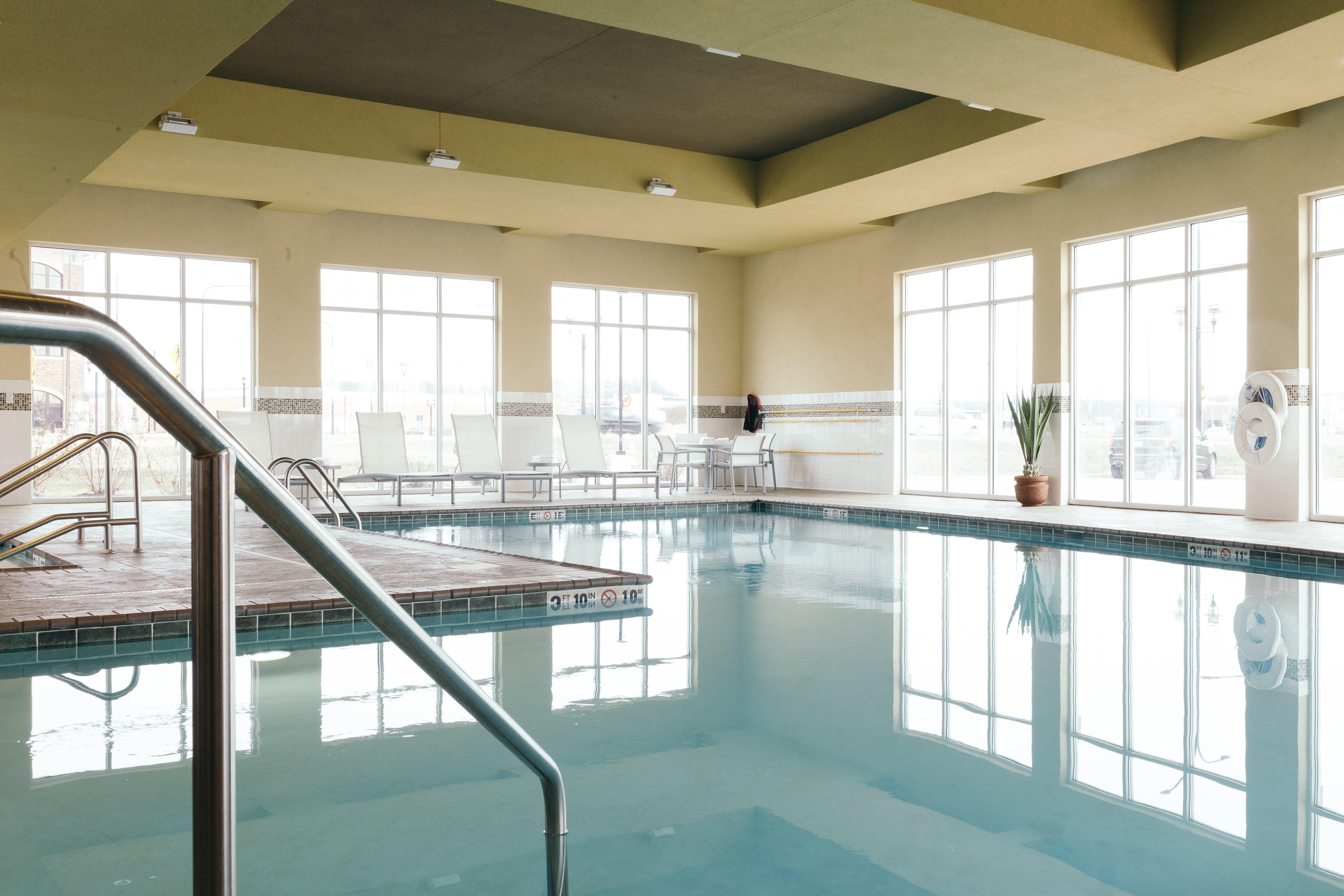 Holiday Inn And Suites East Peoria By Ihg Экстерьер фото