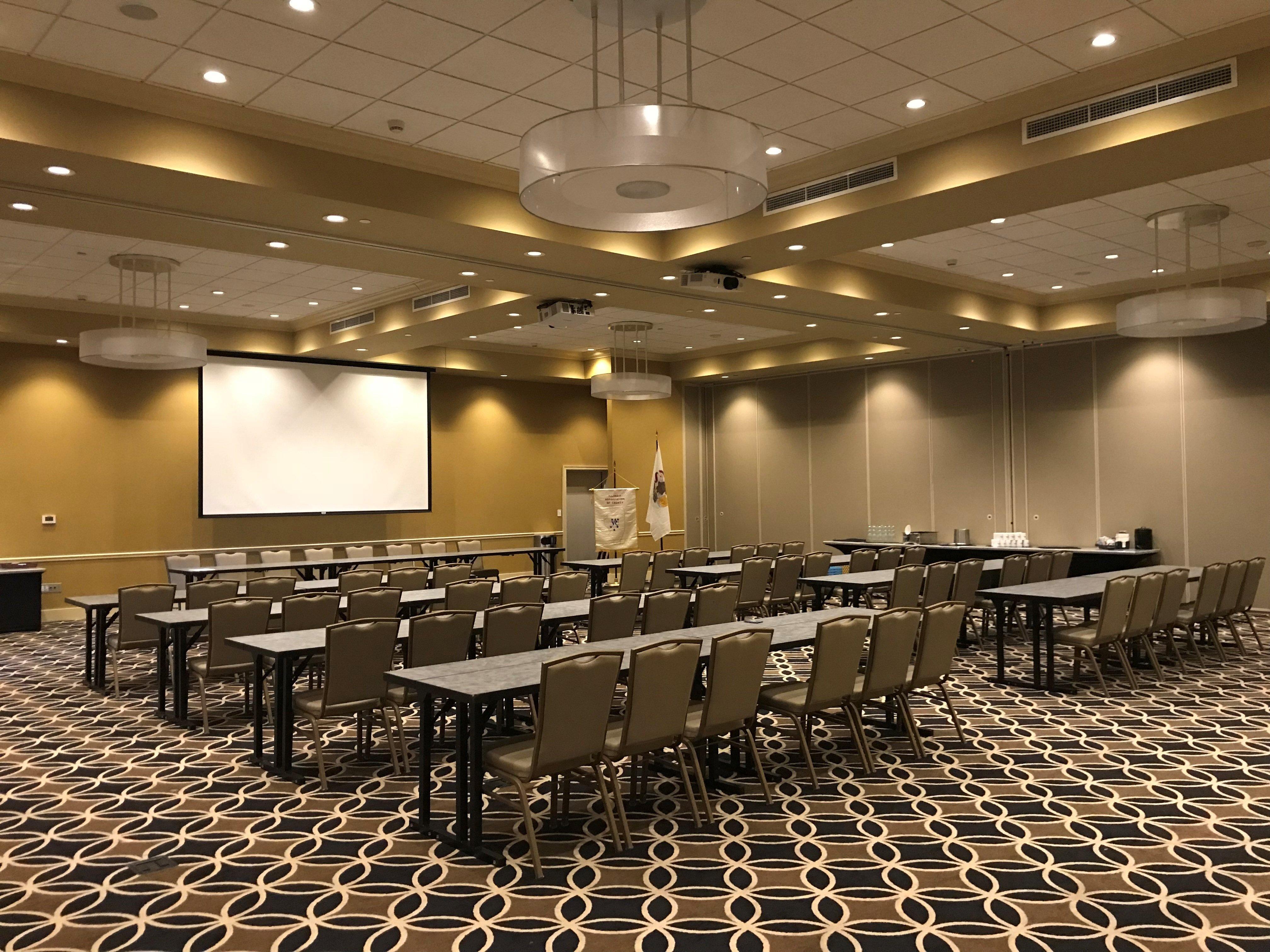 Holiday Inn And Suites East Peoria By Ihg Экстерьер фото
