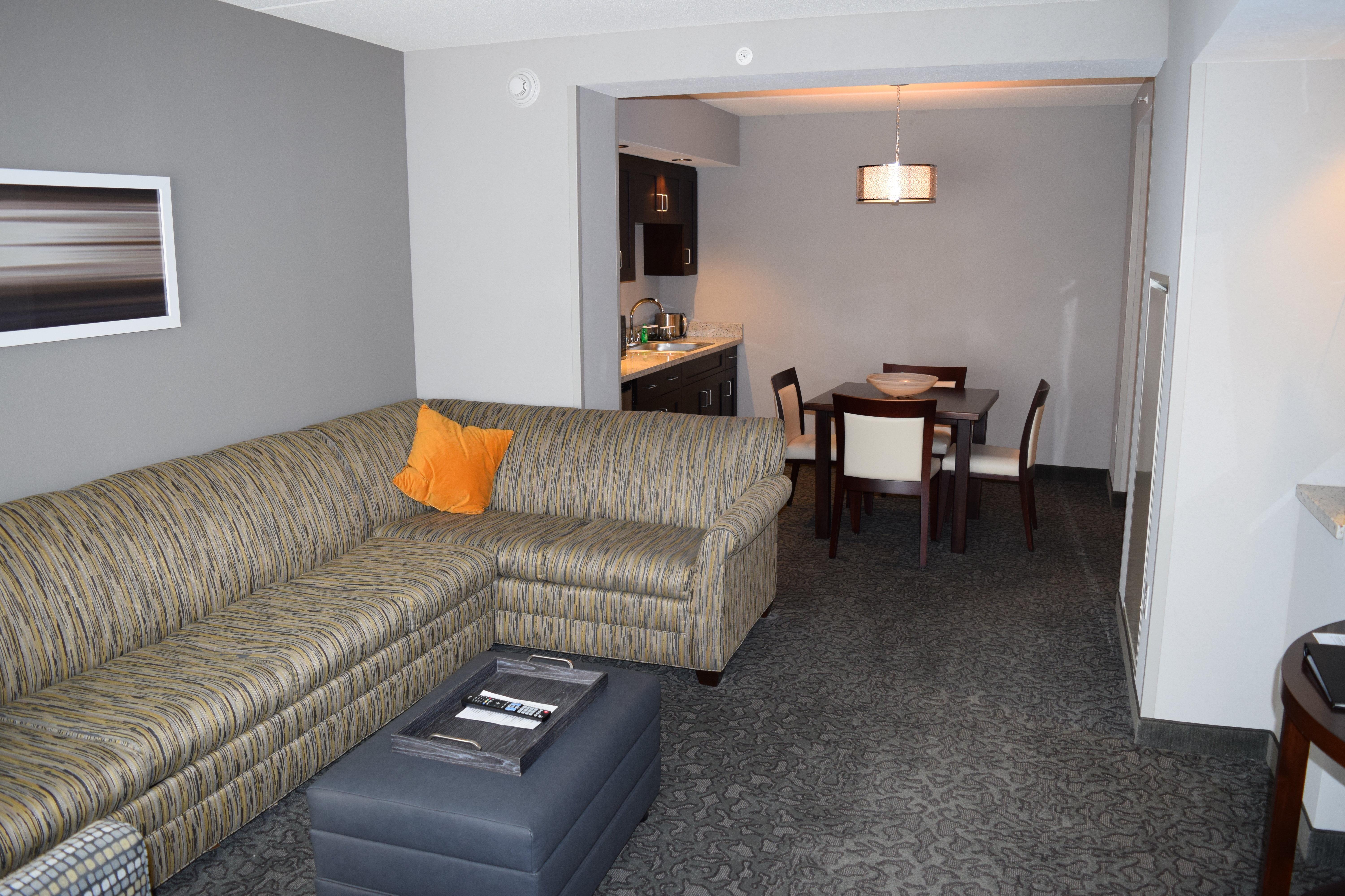 Holiday Inn And Suites East Peoria By Ihg Экстерьер фото